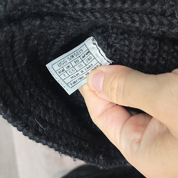 UGG Australia Women 5819 Black Knit Sweater Buttons Boots Shoes Sz 7 - Picture 8 of 8